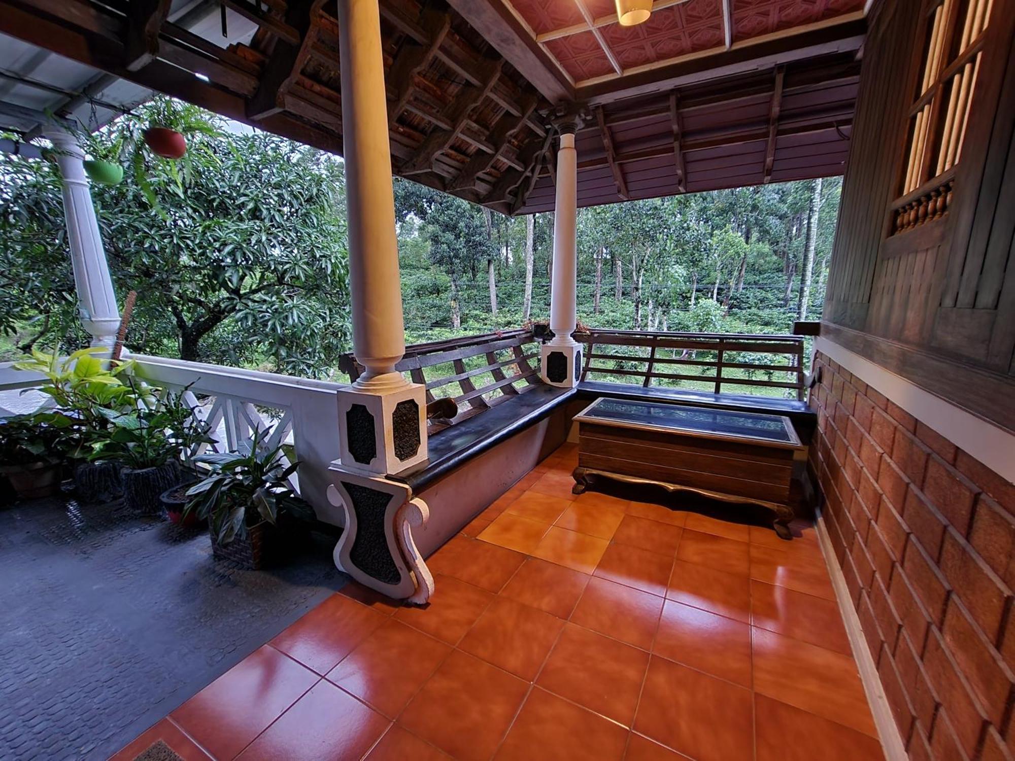 Kairali Palace Home Stay Thekkady Bagian luar foto