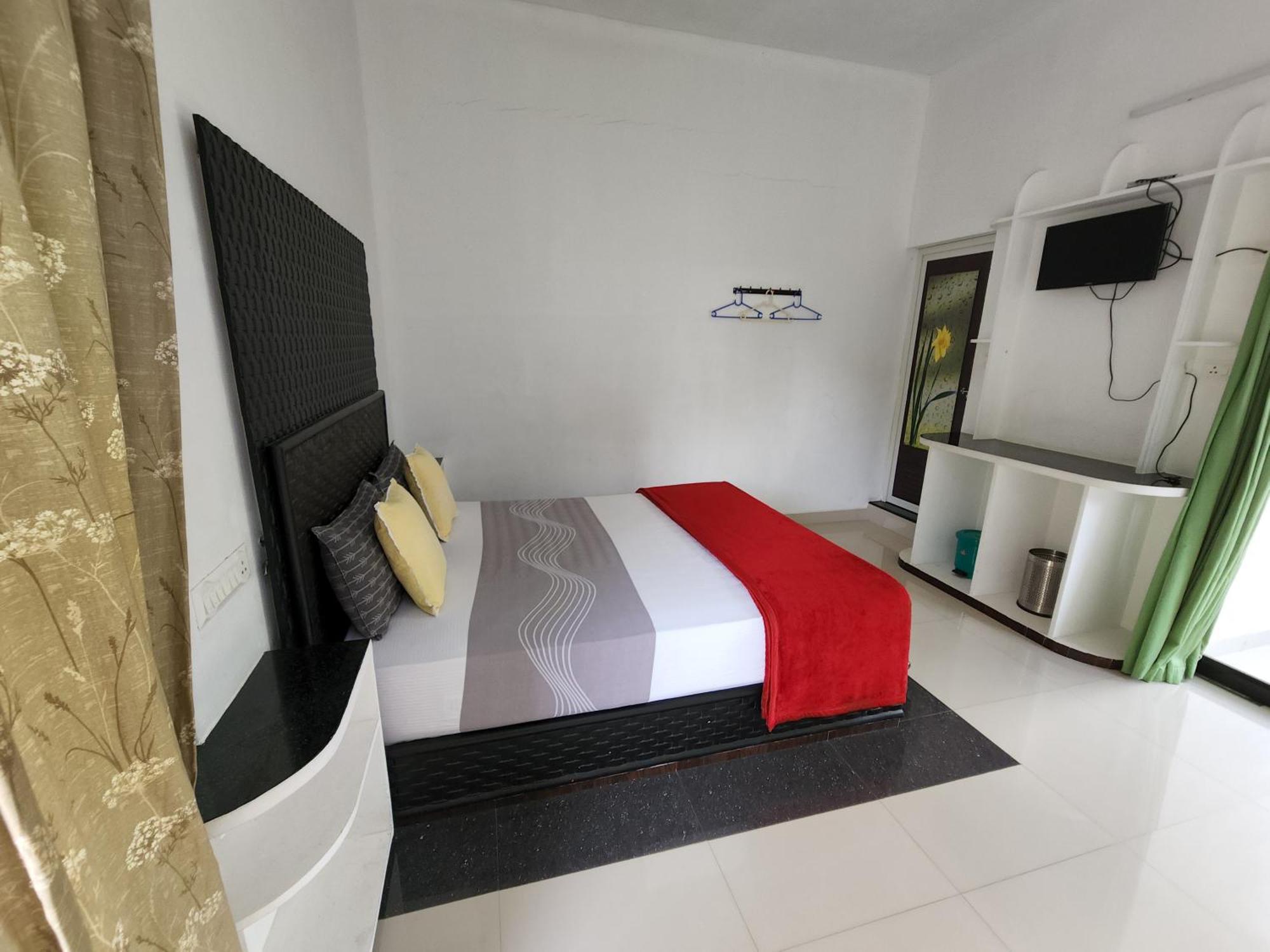 Kairali Palace Home Stay Thekkady Bagian luar foto