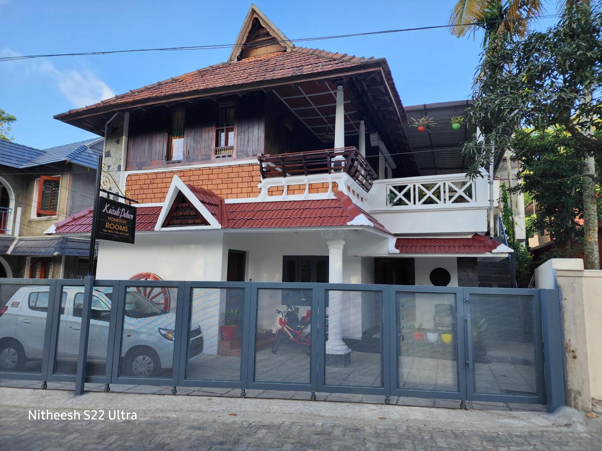 Kairali Palace Home Stay Thekkady Bagian luar foto