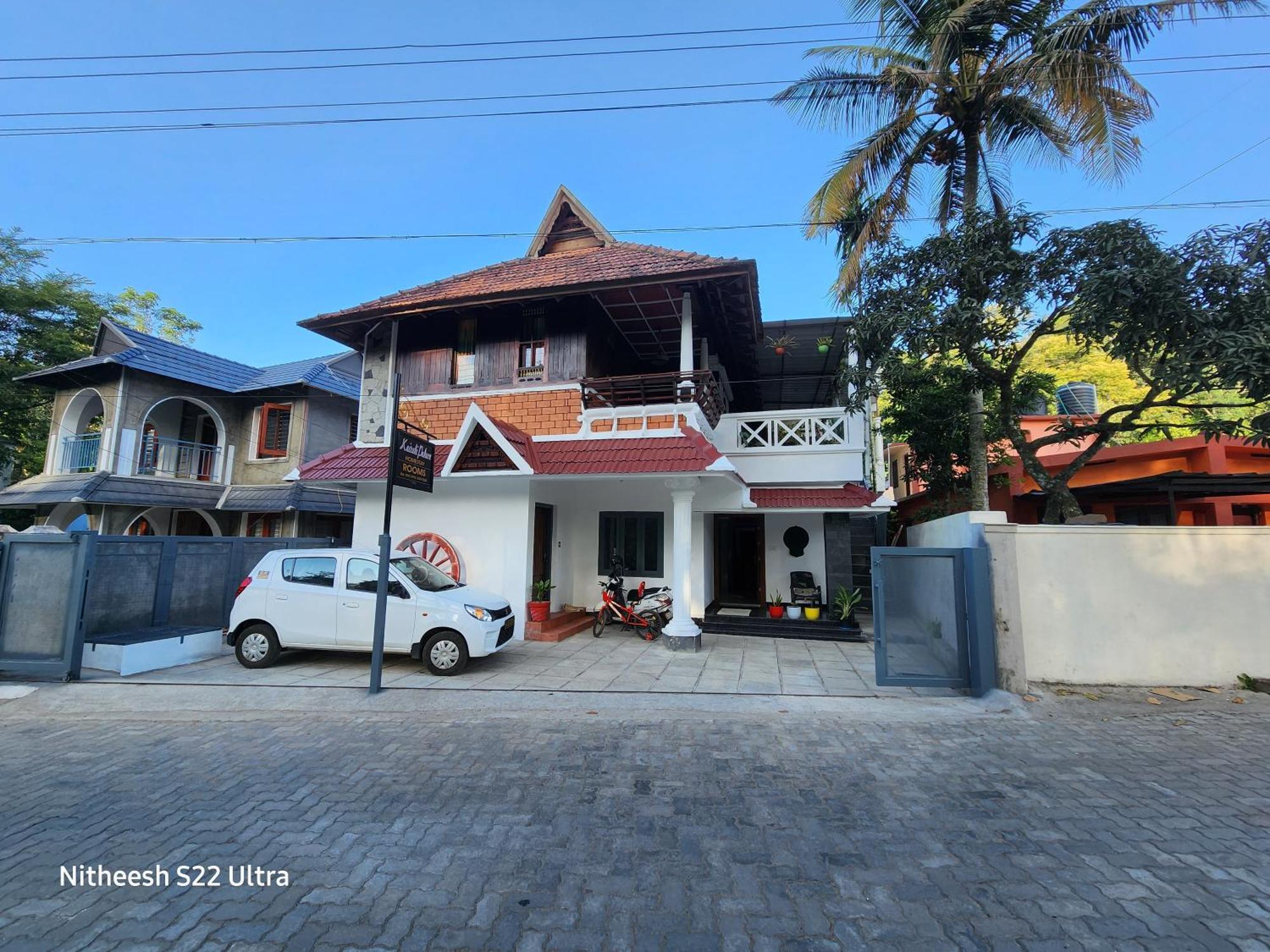 Kairali Palace Home Stay Thekkady Bagian luar foto